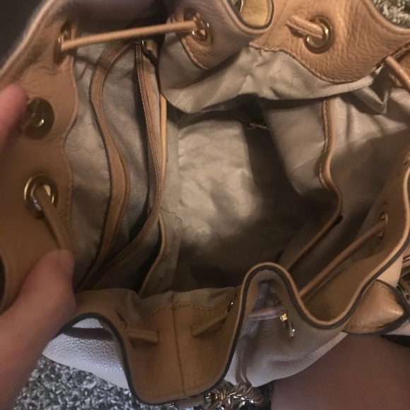 Like new Michael Kors purse. Smoke and pet free home - Picture 2 of 7